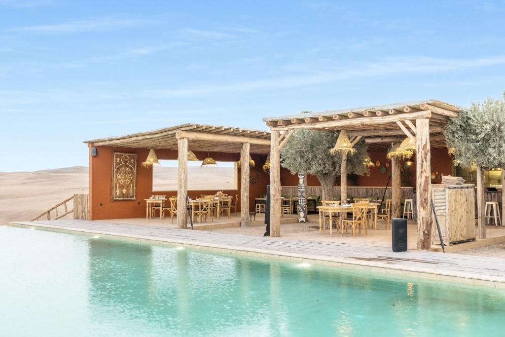 Les Terrasses d'Agafay — vue sur l'Atlas depuis la piscine